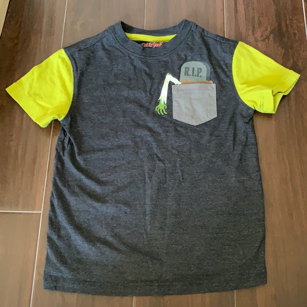 • 🎃Cat & Jack Halloween 🧟‍♂️ themed shirt, 4/5 •